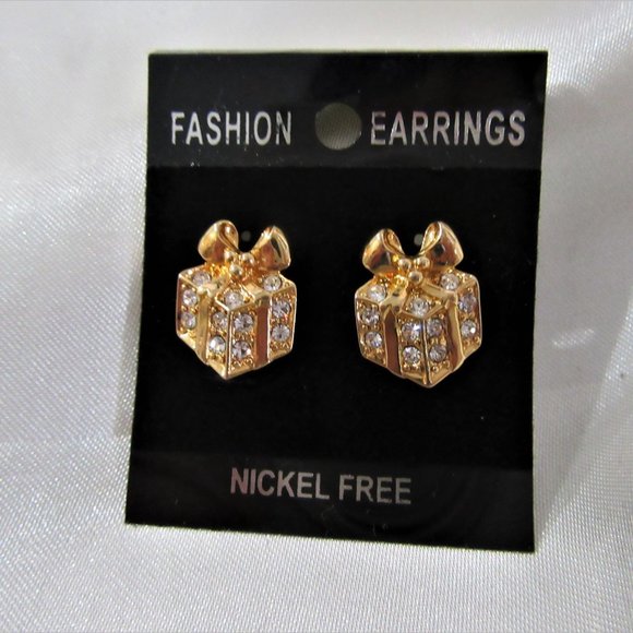 Pierced earrings Present-- ADD to a bundle 4 for $20.00 to get discount - Picture 1 of 8